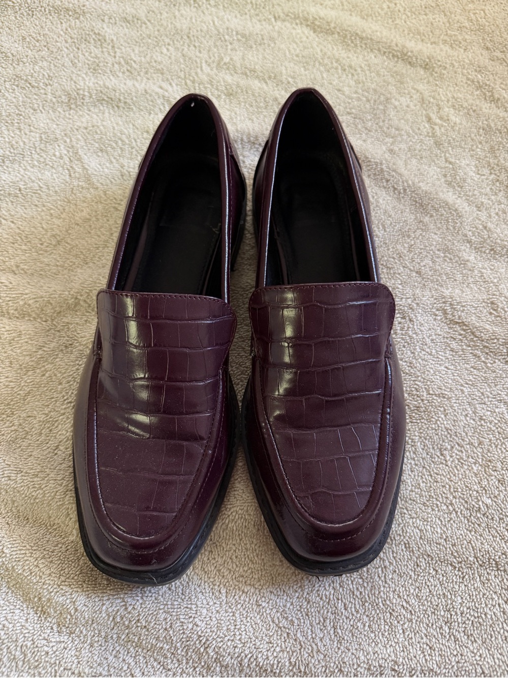 Dolce Vita Burgundy Croc-Embossed Women's Loafers